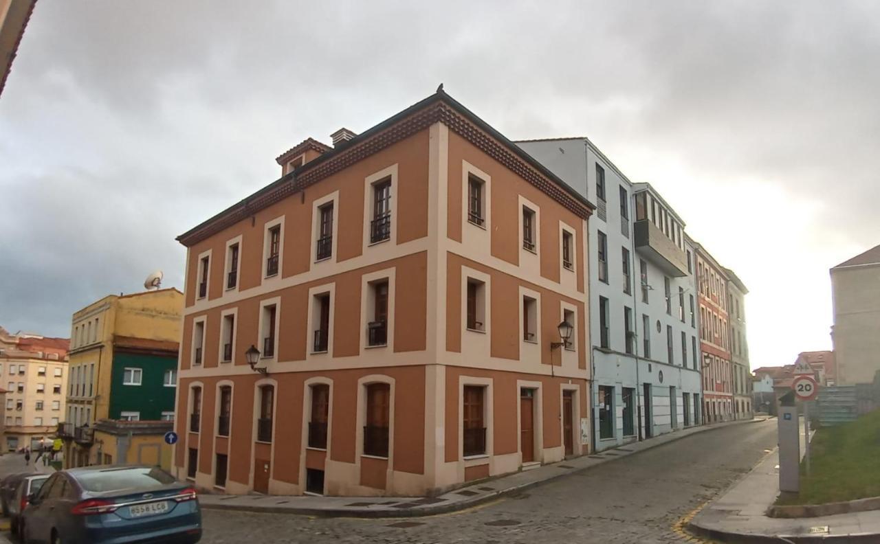 Les Casetes De San Lorenzo Хихон Экстерьер фото